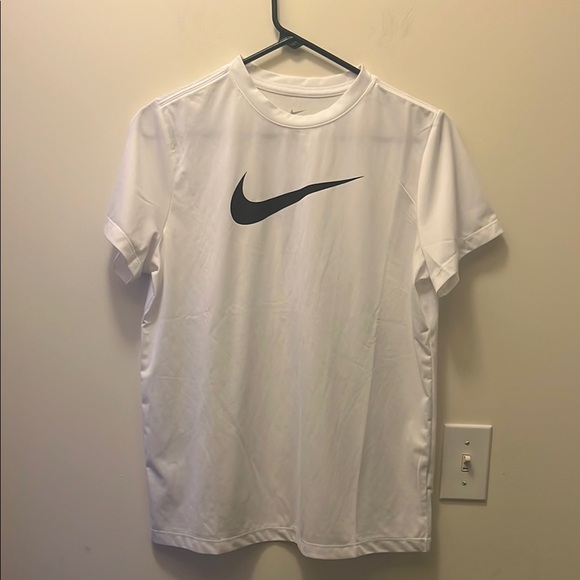 NWOT kids Nike White Short Sleeve Tee with black Swoosh size large+ - Picture 1 of 8